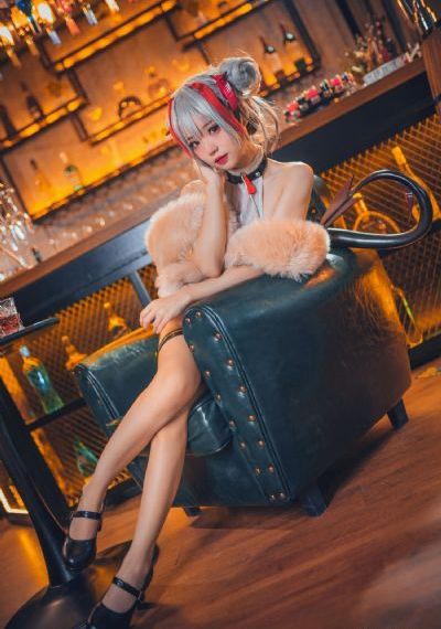 剪刀手美少女