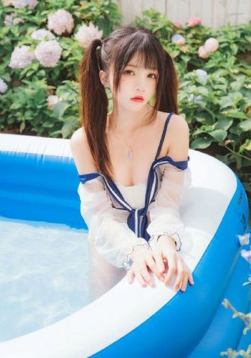 女生发出哼哼唧唧的声音助眠