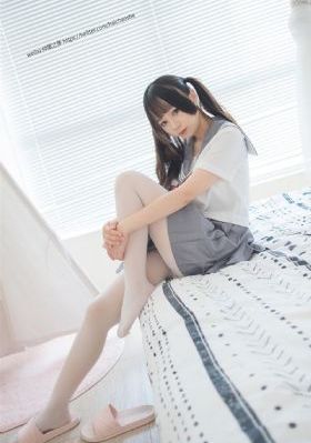 3秒后野兽坐在联谊会角落